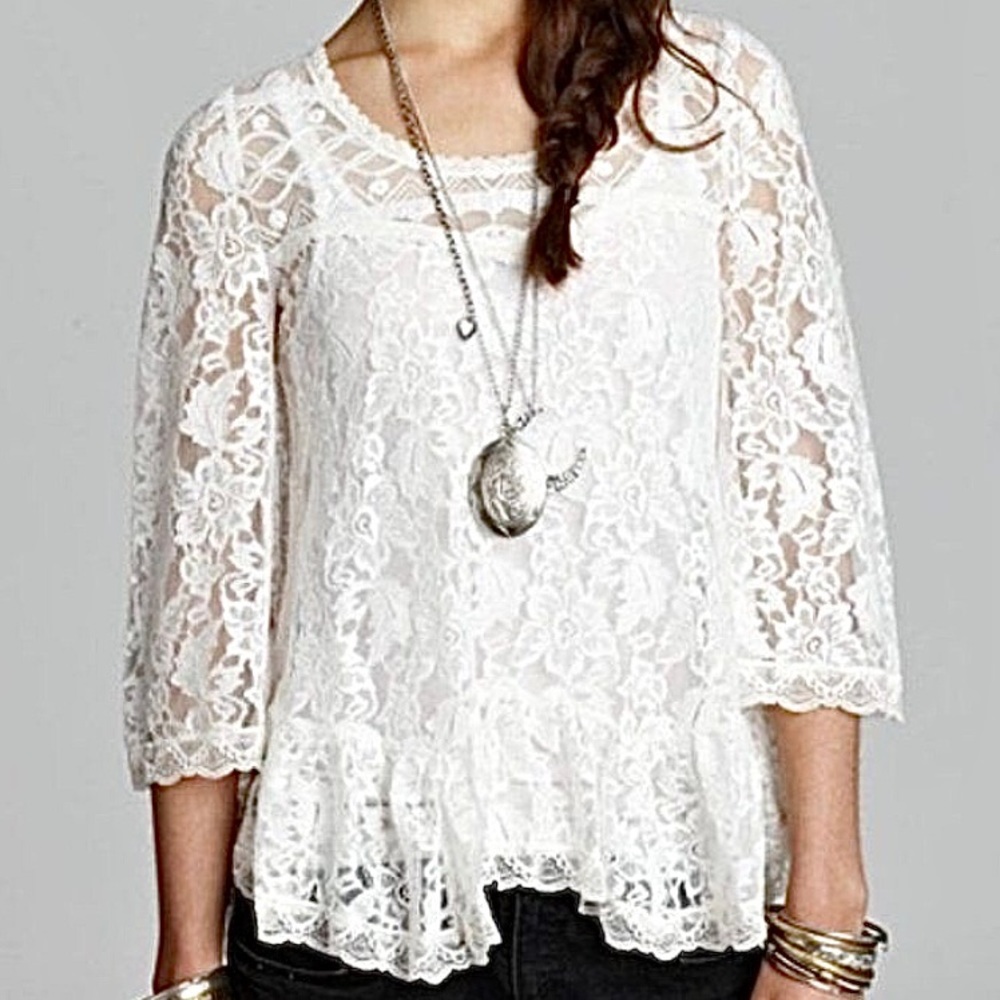 LIKE NEW • Free People Lily Lace Bell Sleeve Peplum Blouse in White •